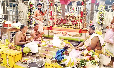 திருச்செந்தூர் கோவிலில் மண்டல பூஜை நிறைவு - ஏராளமான பக்தர்கள் சாமி தரிசனம்