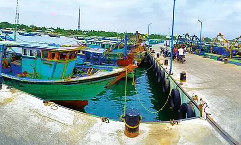 ராமேஸ்வரம் மீனவர்கள் 2-வது நாளாக வேலைநிறுத்தம்