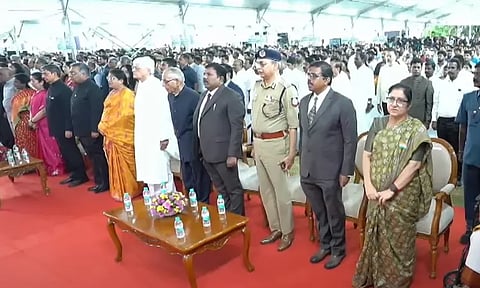 கவர்னர் தேநீர் விருந்து: அதிமுக, பாஜக உள்ளிட்ட கட்சிகள் பங்கேற்பு