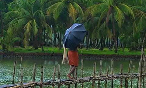 கேரளாவில் கனமழை; 5 மாவட்டங்களுக்கு ‘ஆரஞ்ச்’ எச்சரிக்கை - வானிலை மையம் அறிவிப்பு