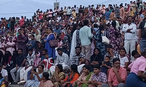 தொடர் விடுமுறை; கன்னியாகுமரியில் குவிந்த சுற்றுலா பயணிகள்