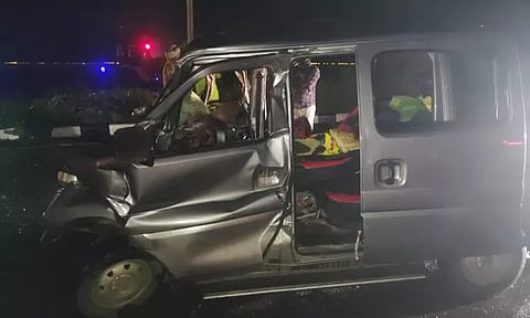 திருவள்ளூர் அருகே லாரி மீது கார் மோதிய விபத்து: 9 பேர் காயம்