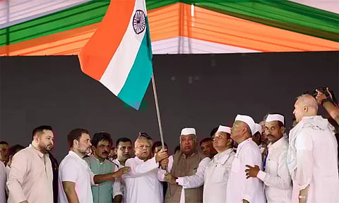 மோடி அரசின் ஏஜெண்டுபோல் தேர்தல் ஆணையம் செயல்படுகிறது - கார்கே குற்றச்சாட்டு