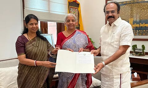 மத்திய மந்திரி நிர்மலா சீதாராமனுடன் கனிமொழி எம்.பி. மற்றும் அமைச்சர் தங்கம் தென்னரசு சந்திப்பு