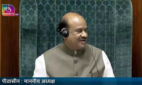 எதிர்க்கட்சிகள் அமளி; மக்களவை மாலை 5 மணி வரை ஒத்திவைப்பு