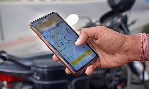 கர்நாடகத்தில் ‘பைக் டாக்சி’ சேவை மீண்டும் தொடக்கம்