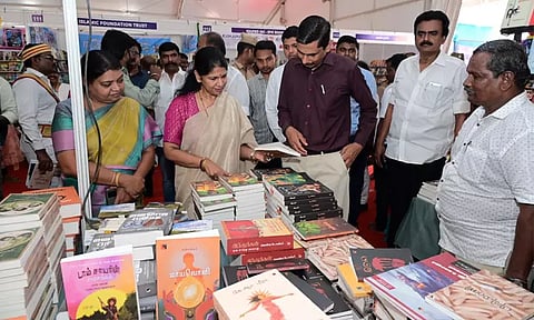 தூத்துக்குடியில் புகைப்படக் கண்காட்சி: கனிமொழி எம்.பி. திறந்து வைத்தார்