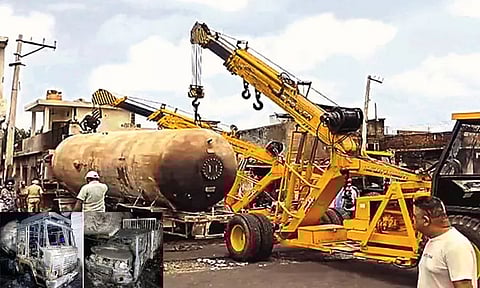 டேங்கர் லாரி வெடித்து சிதறி கோர விபத்து - 7 பேர் பலி