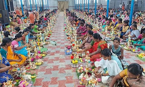 உலக நன்மை வேண்டி.. வண்டுவாஞ்சேரியில் 1008 திருவிளக்கு பூஜை