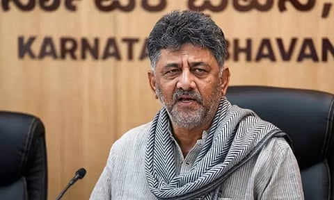 ஆர்.எஸ்.எஸ் பாடலை பாடியதால் எழுந்த சர்ச்சை: மன்னிப்பு கோரினார் டிகே சிவக்குமார்