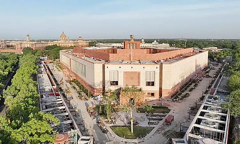 எம்.பி.க்கள், எம்.எல்.ஏ.க்களில் 30 சதவீதம் பேர் கிரிமினல்கள் ஆய்வில் அதிர்ச்சி தகவல்