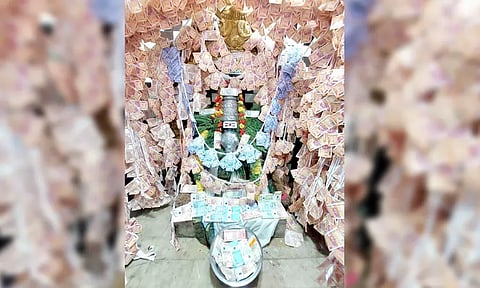 ரூ.17 லட்சத்தில் அலங்கரிக்கப்பட்ட காஞ்சிபுரம் ஏலேல சிங்க விநாயகர்