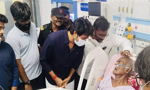 நல்லகண்ணுவை சந்தித்து நலம் விசாரித்த நடிகர் சிவகார்த்திகேயன்