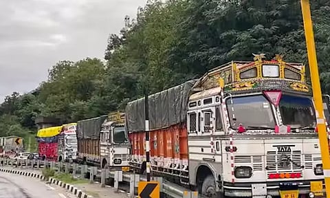 சண்டிகரில் 50 கி.மீ தொலைவுக்கு போக்குவரத்து நெரிசல்: வாகன ஓட்டிகள் தவிப்பு