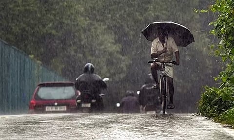 தென்காசி, நீலகிரி, கோவை உள்ளிட்ட மாவட்டங்களில் இன்று கனமழை பெய்ய வாய்ப்பு