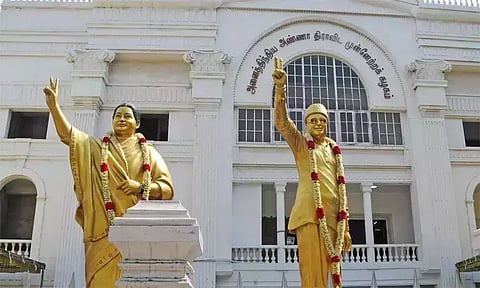 எடப்பாடி பழனிசாமி தலைமையில் இன்று அதிமுக மாவட்ட செயலாளர்கள் கூட்டம்