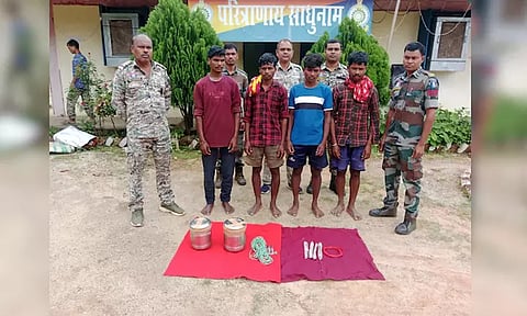 சத்தீஷ்கார்: 4 நக்சலைட்டுகள் கைது; 10 கிலோ வெடிமருந்து பறிமுதல்