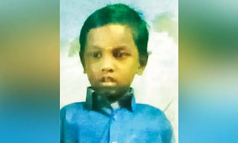 கூமாபட்டியில் சோகம்... கீழே கிடந்த பாட்டிலில் இருந்த குளிர்பானத்தை குடித்த சிறுவன் உயிரிழப்பு