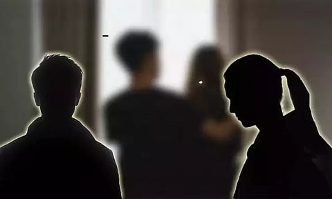 கள்ளக்காதலனுடன் உல்லாசம்... இடையூறாக இருந்த கணவன் - மனைவி செய்த கொடூர செயல்