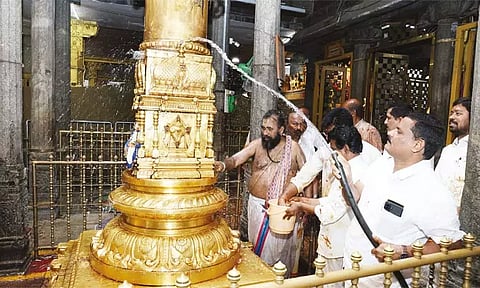 திருச்சானூர் பத்மாவதி தாயார் கோவிலில் ஆழ்வார் திருமஞ்சனம்