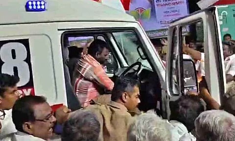ஆம்புலன்ஸ் டிரைவர்கள் மீதான தாக்குதல்: டி.ஜி.பி. பதில் அளிக்க ஐகோர்ட்டு உத்தரவு