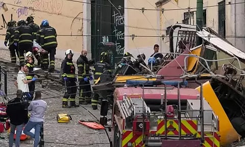 போர்ச்சுகல்லில் கேபிள் கார் தடம் புரண்டு விபத்து: 15 பேர் பலி