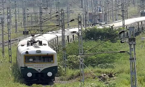 2 நாட்களுக்கு இரவு நேர மின்சார ரெயில் சேவை ரத்து