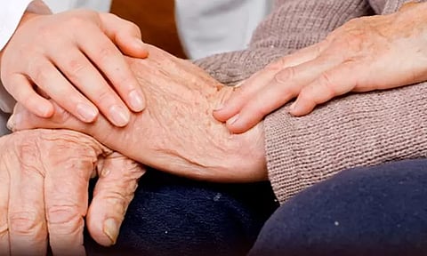 பெற்றோருடன் நேரம் செலவிட அரசு ஊழியர்களுக்கு சிறப்பு விடுமுறை