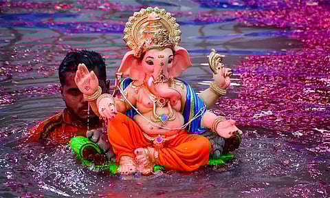 விநாயகர் சிலை கரைப்பின்போது தண்ணீரில் மூழ்கி 4 பேர் பலி