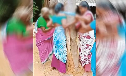 பண்ருட்டி அருகே பரபரப்பு.. விவசாயியின் மனைவியை மரத்தில் கட்டிவைத்து அடித்து உதைத்த பெண்கள்