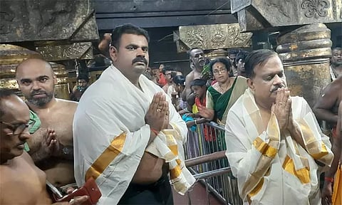 அம்மனை தரிசனம் செய்த தளவாய்சுந்தரம் எம்.எல்.ஏ. 