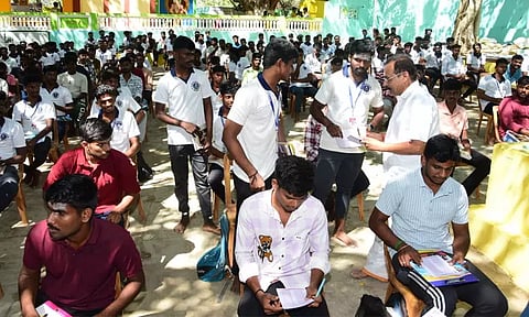 தோரணமலை முருகன் கோவிலில் காவலர் தேர்வுக்கான மாதிரி தேர்வு