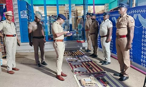 குளத்தூர் காவல் நிலையத்தில் தூத்துக்குடி எஸ்.பி. ஆய்வு