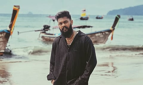 தமிழ் மொழி மீது இருந்த விருப்பத்தால் தான் பாடலாசிரியர் ஆனேன் - தேவ் சூர்யா