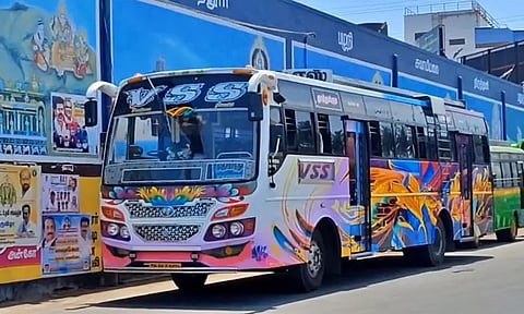 திருச்செந்தூரில் பயணிகளை பஸ்சில் ஏற்ற மறுத்த விவகாரம்: கன்டக்டர், டிரைவர்களுக்கு போலீசார் எச்சரிக்கை