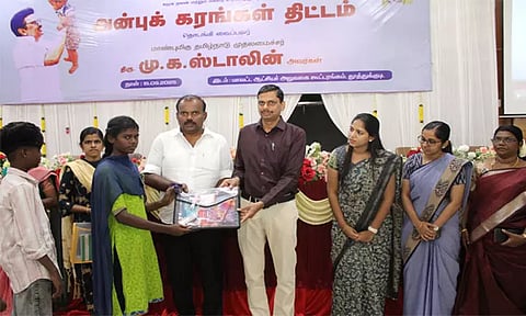 தூத்துக்குடி: அன்புக்கரங்கள் திட்டத்தில் 158 குழந்தைகளுக்கு மாதம் தோறும் ரூ.2,000 உதவித்தொகை
