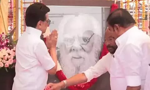 பெரியார் படத்திற்கு மு.க.ஸ்டாலின் மரியாதை