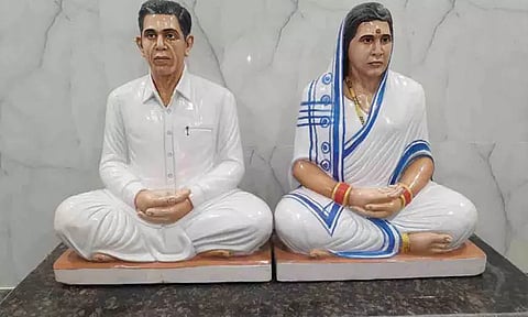 தெலுங்கானாவில் தாய்-தந்தைக்கு கோவில் கட்டிய மகன்கள்