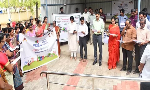 தூத்துக்குடியில் அரசு அலுவலகங்களில் தூய்மை இயக்க உறுதிமொழி ஏற்பு