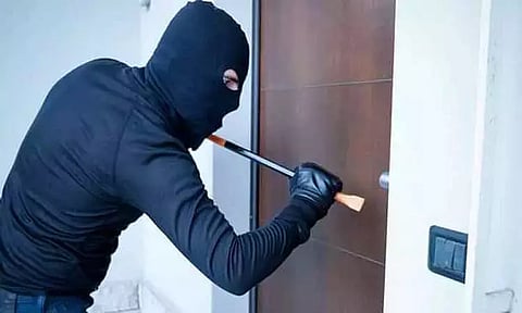 கோவை: வீட்டின் பூட்டை உடைத்து 6 பவுன் நகை திருட்டு