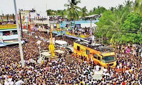 நாகை மாவட்ட தவெக நிர்வாகிகள் மீது போலீசார் வழக்குப்பதிவு