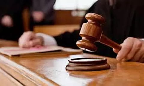 இளம்பெண்ணிடம் பாலியல் அத்துமீறல்... சிங்கப்பூரில் இந்தியருக்கு சாட்டையடி தண்டனை - 4 ஆண்டுகள் சிறை