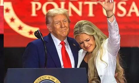 நினைவேந்தல் நிகழ்ச்சி: சார்லி கிர்க் மனைவியின் அருகில் நடனமாடிய டிரம்ப்