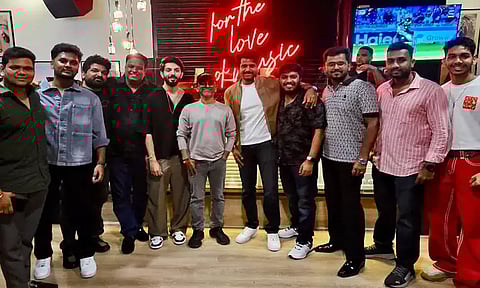 “மதராஸி” வெற்றியை கேக் வெட்டி கொண்டாடிய படக்குழு