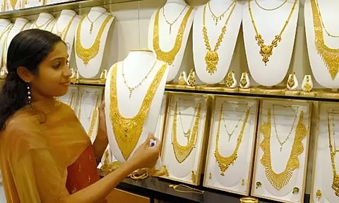 தங்கம் விலை இன்று 2-வது முறையாக உயர்வு... சவரன் ரூ.85 ஆயிரத்தை கடந்தது