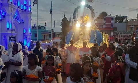 கன்னியாகுமரி தூய அலங்கார உபகார மாதா திருத்தலத்தில் நற்கருணை பவனி