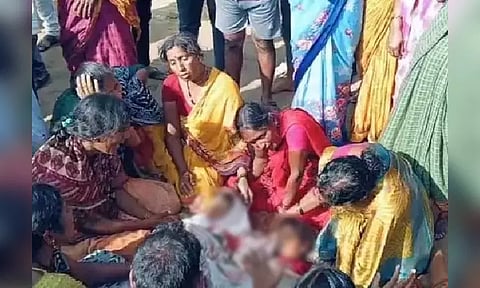 மனைவியின் நடத்தையில் சந்தேகம்: 2 குழந்தைகளை கோடரியால் வெட்டிக் கொன்ற கொடூர தந்தை