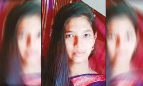 அதிர்ச்சி சம்பவம்: விடுதி அறையில் கல்லூரி மாணவி மர்ம மரணம்