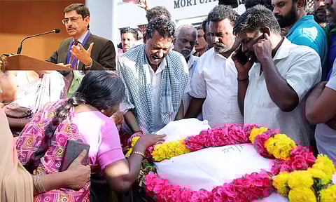 கரூர் கூட்ட நெரிசல்: தமிழக அரசிடம் அறிக்கை கேட்ட கவர்னர்