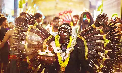 விதவிதமான வழிபாட்டு முறைகள்.. இந்து பண்டிகைகளில் முக்கிய இடம்பிடித்த தசரா